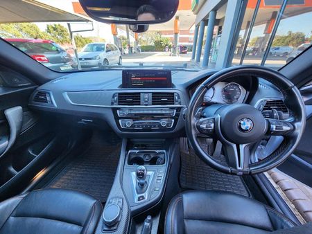 2018-BMW-M2-Competition-Auto_7