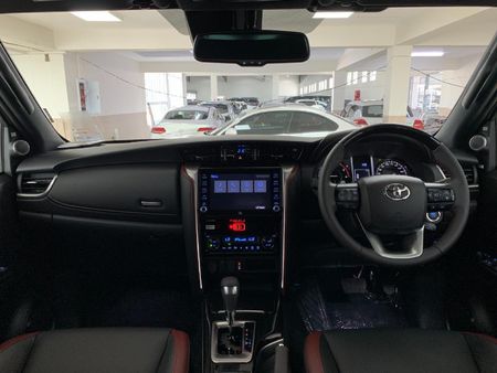 2026-Toyota-Fortuner-28-GD-6-VX-Auto_7