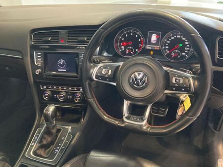 2015-Volkswagen-Golf-VII-GTI-20-TSI-Auto_10