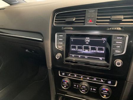 2015-Volkswagen-Golf-VII-GTI-20-TSI-Auto_11