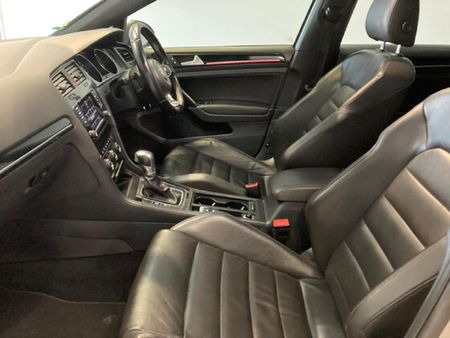 2015-Volkswagen-Golf-VII-GTI-20-TSI-Auto_13