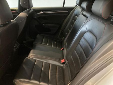 2015-Volkswagen-Golf-VII-GTI-20-TSI-Auto_14