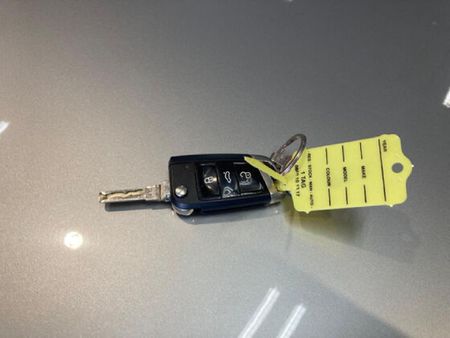 2015-Volkswagen-Golf-VII-GTI-20-TSI-Auto_16