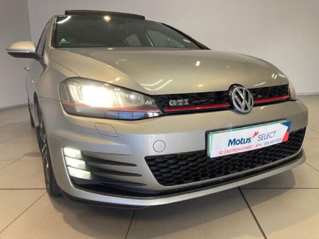 2015-Volkswagen-Golf-VII-GTI-20-TSI-Auto_18