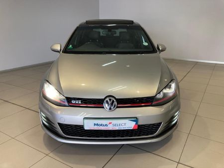 2015-Volkswagen-Golf-VII-GTI-20-TSI-Auto_1