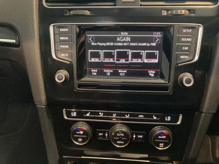 2015-Volkswagen-Golf-VII-GTI-20-TSI-Auto_22