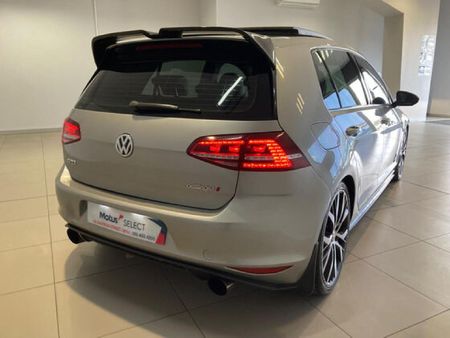 2015-Volkswagen-Golf-VII-GTI-20-TSI-Auto_6