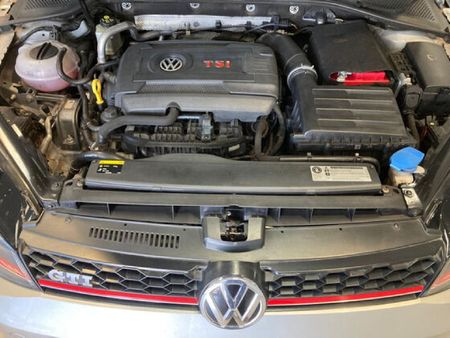 2015-Volkswagen-Golf-VII-GTI-20-TSI-Auto_8