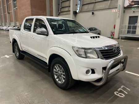 2015-Toyota-Hilux-30-D-4D-Legend-45-4x4-Double-Cab_0