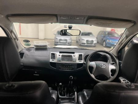 2015-Toyota-Hilux-30-D-4D-Legend-45-4x4-Double-Cab_9