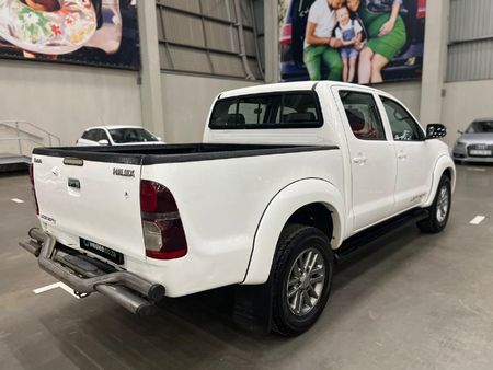 2015-Toyota-Hilux-30-D-4D-Legend-45-4x4-Double-Cab_2