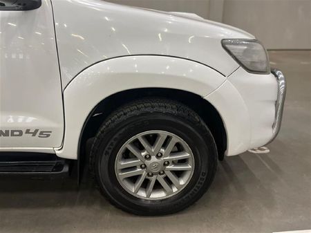 2015-Toyota-Hilux-30-D-4D-Legend-45-4x4-Double-Cab_8