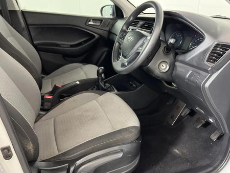 2017-Hyundai-i20-12-Motion_9