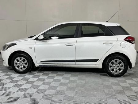 2017-Hyundai-i20-12-Motion_17
