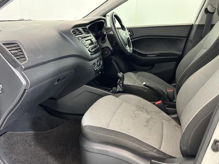 2017-Hyundai-i20-12-Motion_8