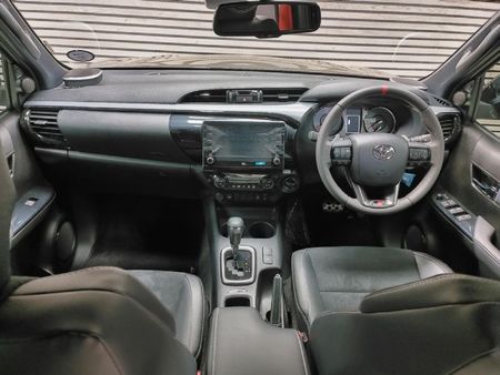 2024-Toyota-Hilux-28GD-6-GR-Sport-Double-Cab-4x4_7