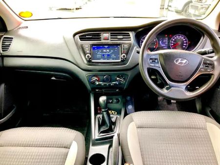 2020-Hyundai-i20-12-Motion_9