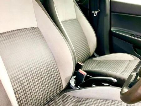 2020-Hyundai-i20-12-Motion_10