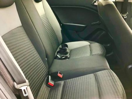 2020-Hyundai-i20-12-Motion_11