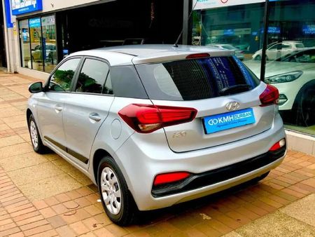 2020-Hyundai-i20-12-Motion_3