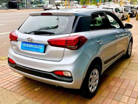2020-Hyundai-i20-12-Motion_5