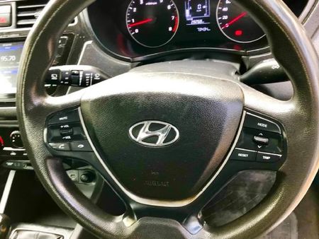 2020-Hyundai-i20-12-Motion_6