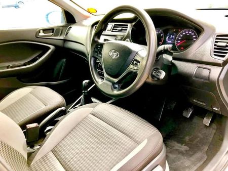 2020-Hyundai-i20-12-Motion_8