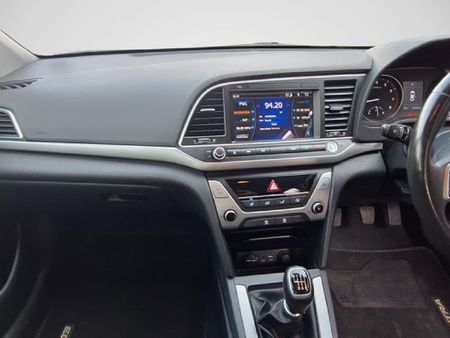 2020-Hyundai-Elantra-16-Executive_9