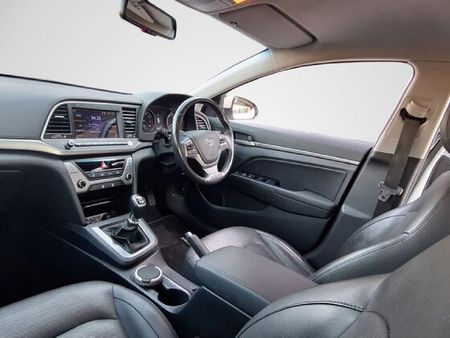 2020-Hyundai-Elantra-16-Executive_11