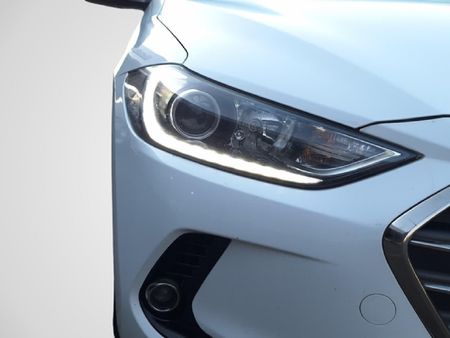 2020-Hyundai-Elantra-16-Executive_14