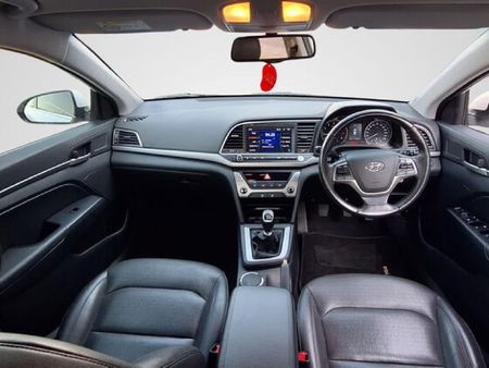2020-Hyundai-Elantra-16-Executive_8