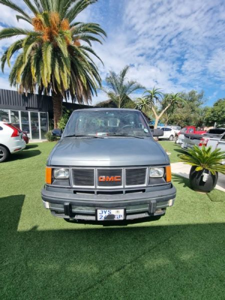 1990-GMC-Safari_0