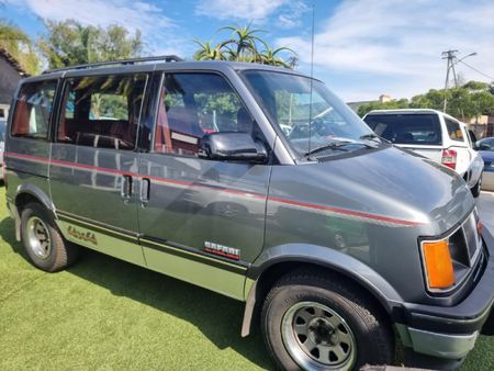 1990-GMC-Safari_1