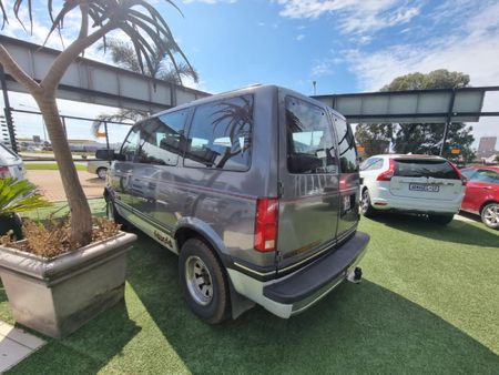1990-GMC-Safari_4