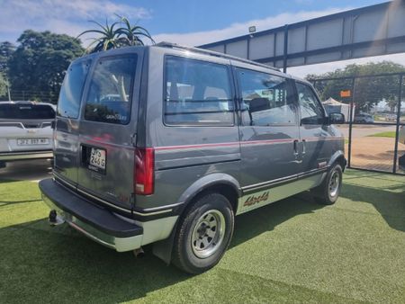 1990-GMC-Safari_5