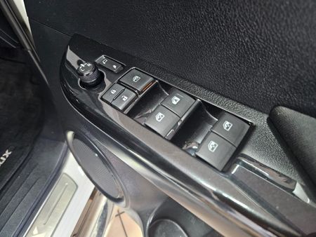 2016-Toyota-Hilux-28-GD-6-Raider-4x4-Double-Cab-Auto_12