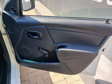 2019-Nissan-NP200-16_9