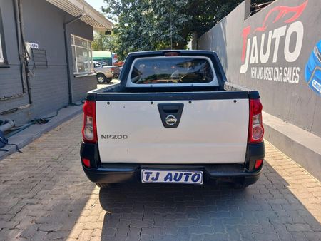 2019-Nissan-NP200-16_1