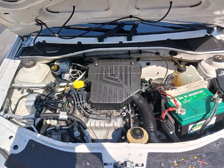 2019-Nissan-NP200-16_3