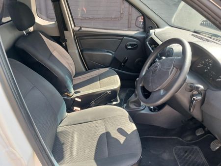 2019-Nissan-NP200-16_6