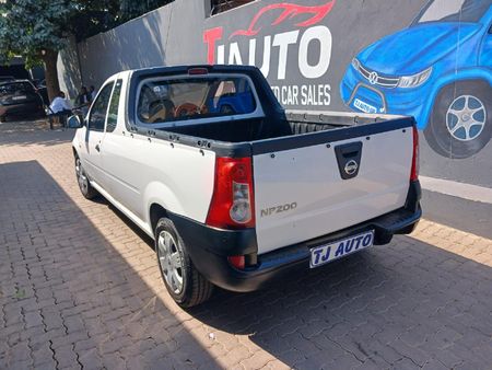 2019-Nissan-NP200-16_8