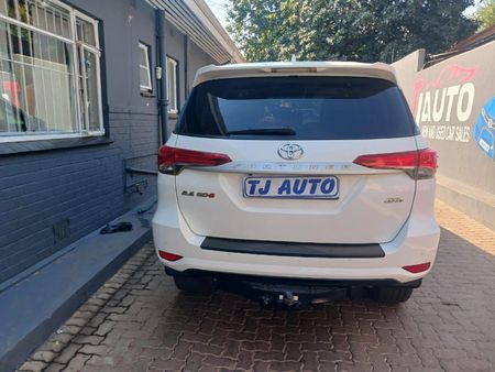 2021-Toyota-Fortuner-24-GD-6-4x4-Auto_10