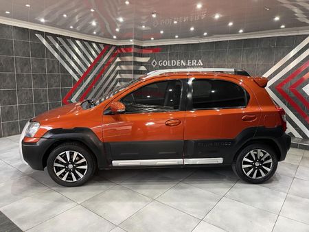 2017-Toyota-Etios-Cross-15-XS-5-dr_14