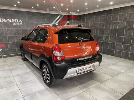 2017-Toyota-Etios-Cross-15-XS-5-dr_18
