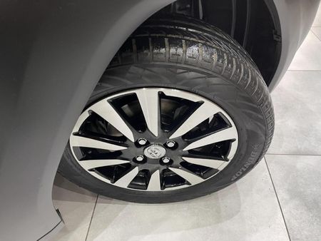 2017-Toyota-Etios-Cross-15-XS-5-dr_4