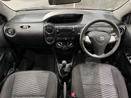 2017-Toyota-Etios-Cross-15-XS-5-dr_5