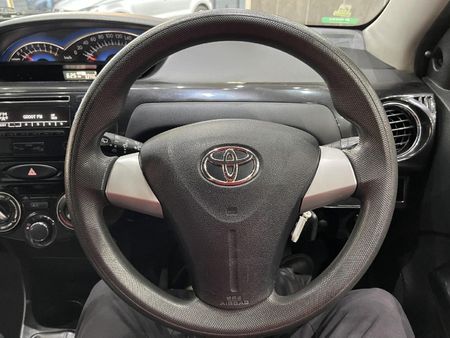 2017-Toyota-Etios-Cross-15-XS-5-dr_8