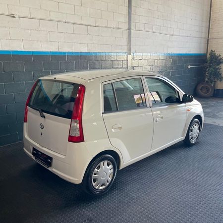2005-Daihatsu-Charade-CX-Auto_3