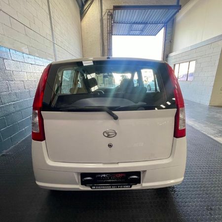 2005-Daihatsu-Charade-CX-Auto_4