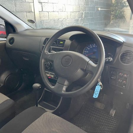 2005-Daihatsu-Charade-CX-Auto_5